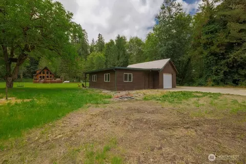 Exterior - 18315 Pioneer Way E, Orting, WA 98360 photo 4 of 11
