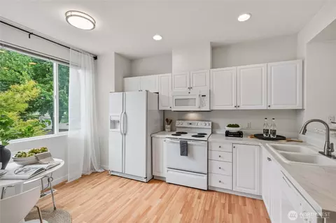 Kitchen - 16227 119th Pl NE, Bothell, WA 98011 photo 1 of 2