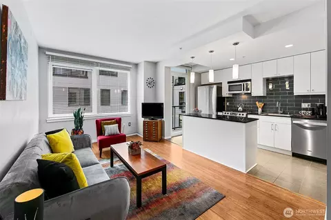 76 Cedar St #603, Seattle, WA 98121