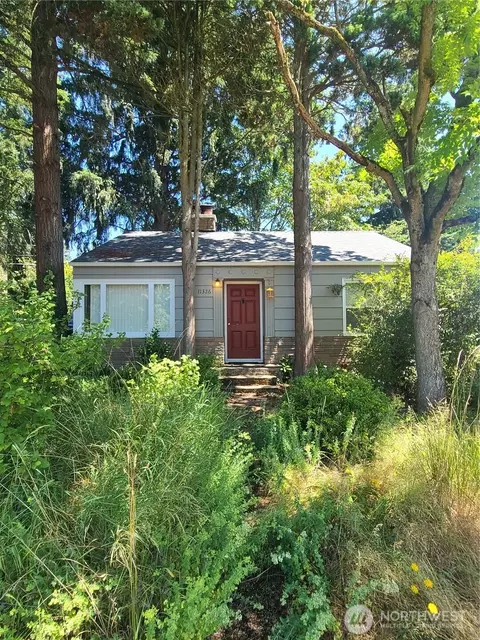 11326 15th Ave NE, Seattle, WA 98125