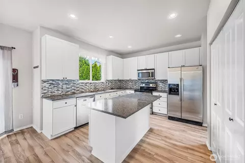 Kitchen - 3927 138th St SE, Mill Creek, WA 98012 photo 1 of 2