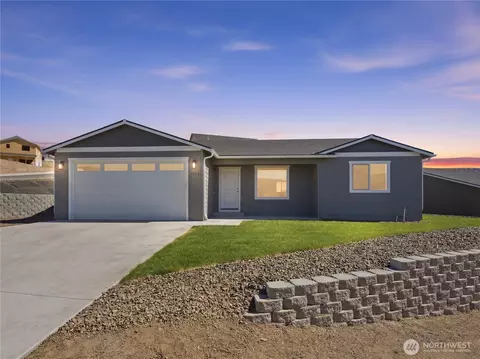 1975 N May Ct, East Wenatchee, WA 98802