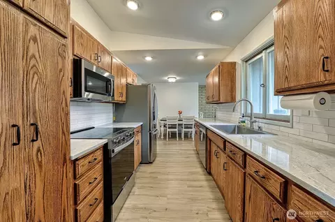Kitchen - 2875 Tom Rd, Everson, WA 98247 photo 2 of 3