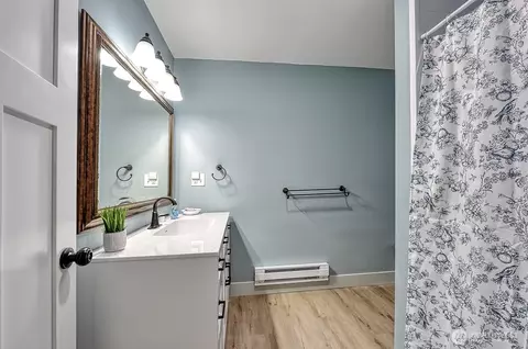 Bath - 2875 Tom Rd, Everson, WA 98247 photo 1 of 3
