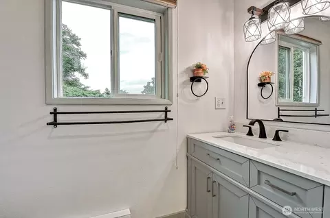 Bath - 2875 Tom Rd, Everson, WA 98247 photo 2 of 3