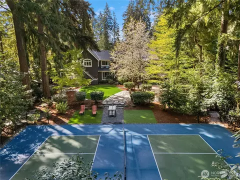 10444 SE 22nd St, Bellevue, WA 98004