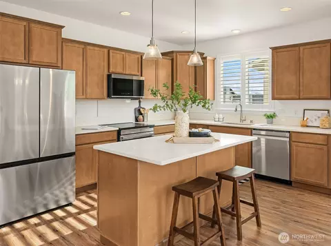 Kitchen - 2401 E 16th St, Bremerton, WA 98310 photo 1 of 4