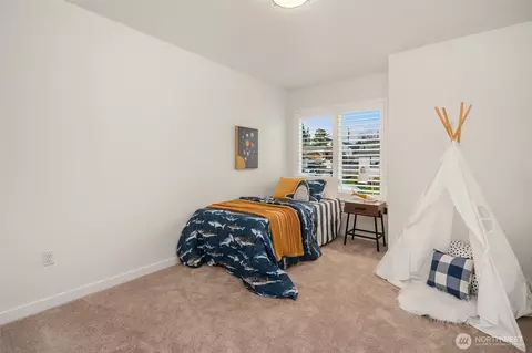 Bedroom - 2401 E 16th St, Bremerton, WA 98310 photo 3 of 4