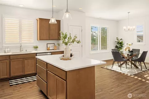 Kitchen - 2401 E 16th St, Bremerton, WA 98310 photo 4 of 4