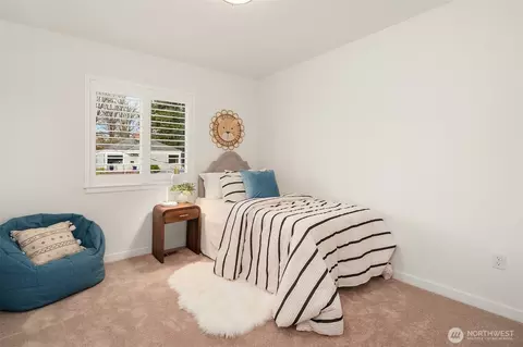 Bedroom - 2401 E 16th St, Bremerton, WA 98310 photo 2 of 4