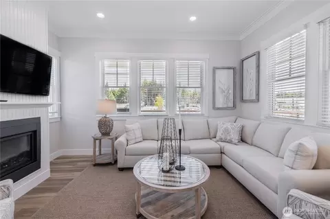 Living - 441 E Compass St, Pacific Beach, WA 98571 photo 2 of 3