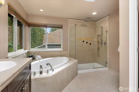 Bath - 22303 1st Dr SE, Bothell, WA 98021 photo 3 of 4