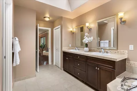 Bath - 22303 1st Dr SE, Bothell, WA 98021 photo 2 of 4