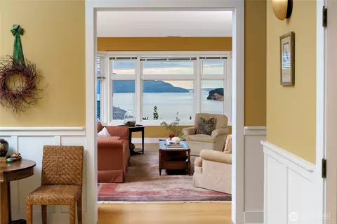 1608 Georgia Pl, Anacortes, WA 98221