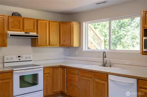 Kitchen - 1127 204th Pl SE, Bothell, WA 98012 photo 6 of 6
