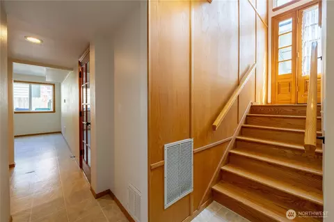Entry Way - 1127 204th Pl SE, Bothell, WA 98012 photo 4 of 4