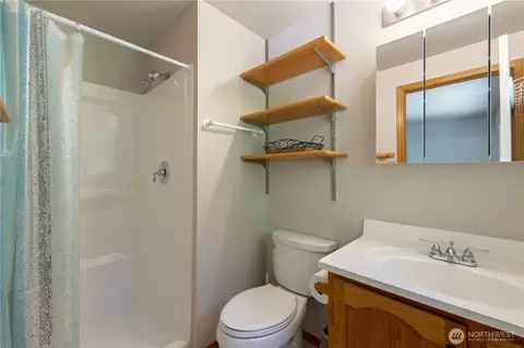 Bath - 1127 204th Pl SE, Bothell, WA 98012 photo 1 of 5