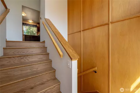 Entry Way - 1127 204th Pl SE, Bothell, WA 98012 photo 2 of 4