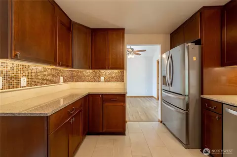 Kitchen - 1127 204th Pl SE, Bothell, WA 98012 photo 2 of 6
