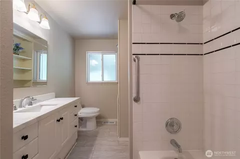 Bath - 1127 204th Pl SE, Bothell, WA 98012 photo 3 of 5