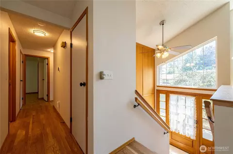 Entry Way - 1127 204th Pl SE, Bothell, WA 98012 photo 3 of 4