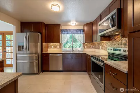 Kitchen - 1127 204th Pl SE, Bothell, WA 98012 photo 4 of 6