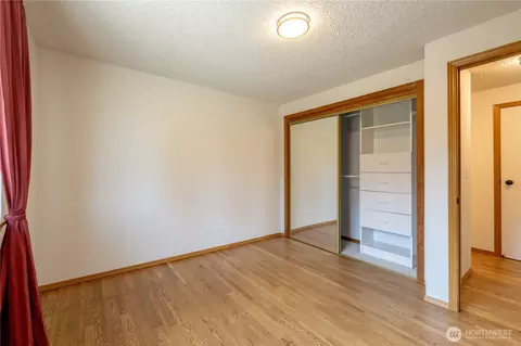 Bedroom - 1127 204th Pl SE, Bothell, WA 98012 photo 3 of 4