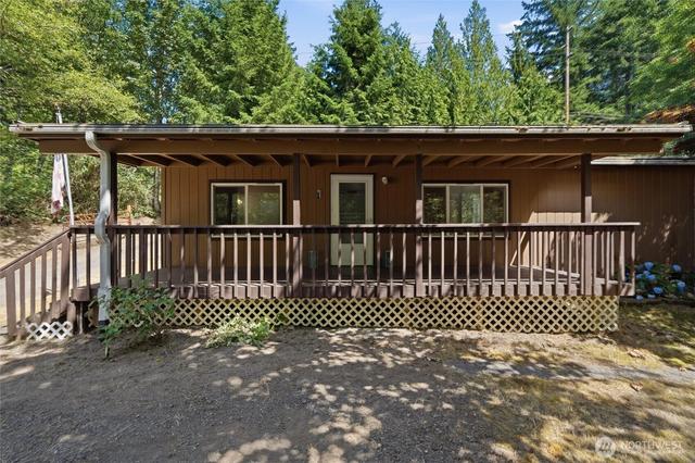 886 Woods Rd E, Port Orchard, WA 98366