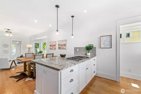 2217 4th Ave N, Seattle, WA 98109 photo 18