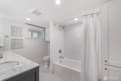 2217 4th Ave N, Seattle, WA 98109 photo 28