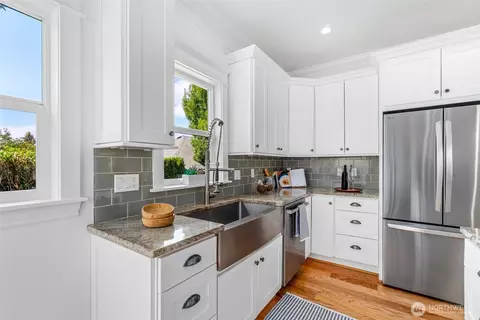 2217 4th Ave N, Seattle, WA 98109 photo 17