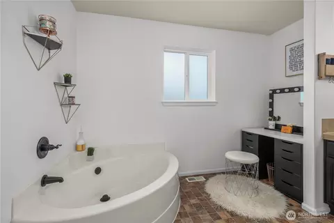 Bath - 1313 Daffodil Ave NE, Orting, WA 98360 photo 3 of 4