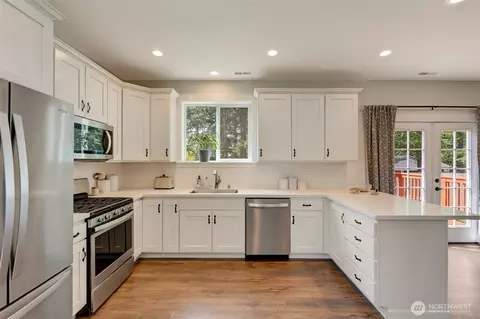 Kitchen - 7030 Lower Ridge Rd, Everett, WA 98203 photo 2 of 2