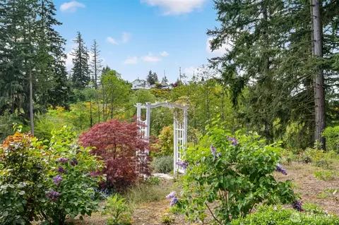 Exterior - 7030 Lower Ridge Rd, Everett, WA 98203 photo 10 of 12