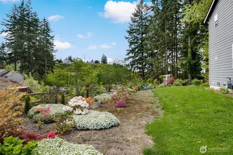 Exterior - 7030 Lower Ridge Rd, Everett, WA 98203 photo 8 of 12