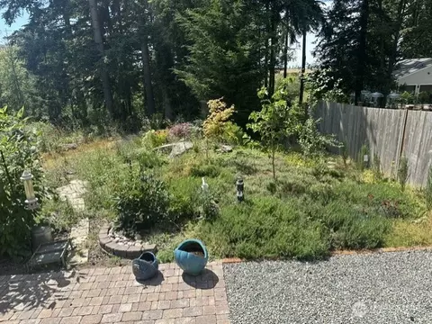 Exterior - 7030 Lower Ridge Rd, Everett, WA 98203 photo 9 of 12