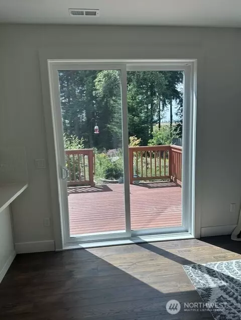 Entry Way - 7030 Lower Ridge Rd, Everett, WA 98203 photo 2 of 3