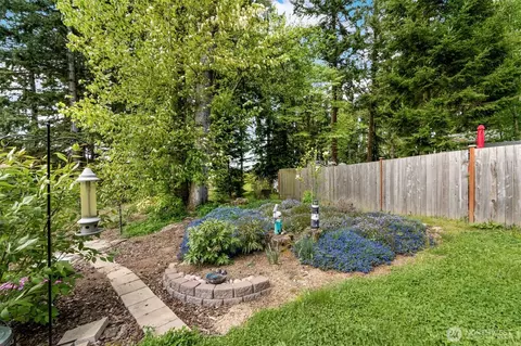 Exterior - 7030 Lower Ridge Rd, Everett, WA 98203 photo 7 of 12