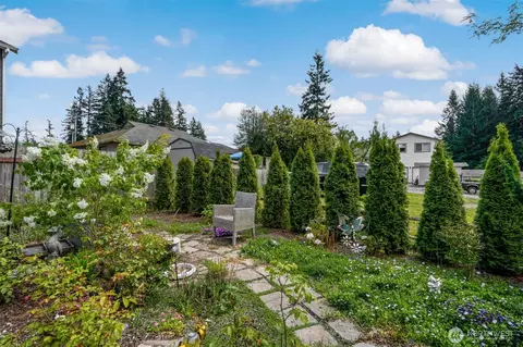 Exterior - 7030 Lower Ridge Rd, Everett, WA 98203 photo 11 of 12