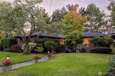 1805 NW 95th St, Seattle, WA 98117