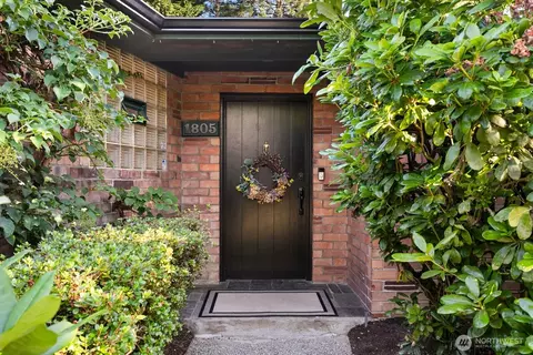1805 NW 95th St, Seattle, WA 98117