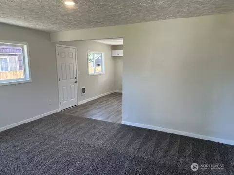 Living - 210 24th Ave, Longview, WA 98632 photo 1 of 4