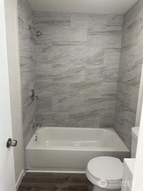 Bath - 210 24th Ave, Longview, WA 98632 photo 3 of 3
