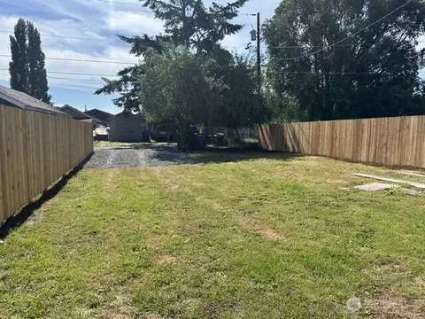 Exterior - 210 24th Ave, Longview, WA 98632 photo 2 of 3
