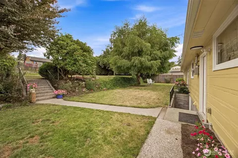 Exterior - 4832 Rucker Ave, Everett, WA 98203 photo 5 of 8