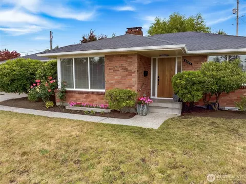 Exterior - 4832 Rucker Ave, Everett, WA 98203 photo 2 of 8