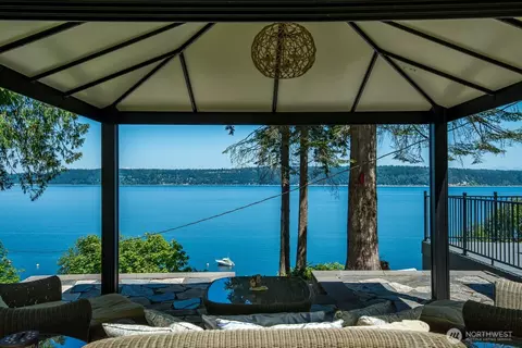 3365 Shoreline Dr, Camano Island, WA 98282