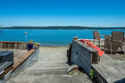 3365 Shoreline Dr, Camano Island, WA 98282