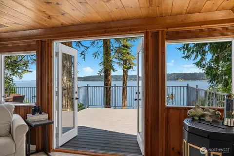 3365 Shoreline Dr, Camano Island, WA 98282