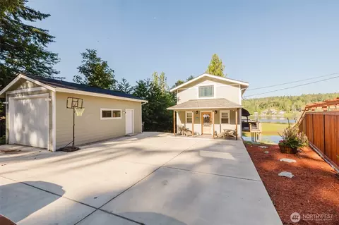 8022 Long Lake Rd SE, Port Orchard, WA 98367